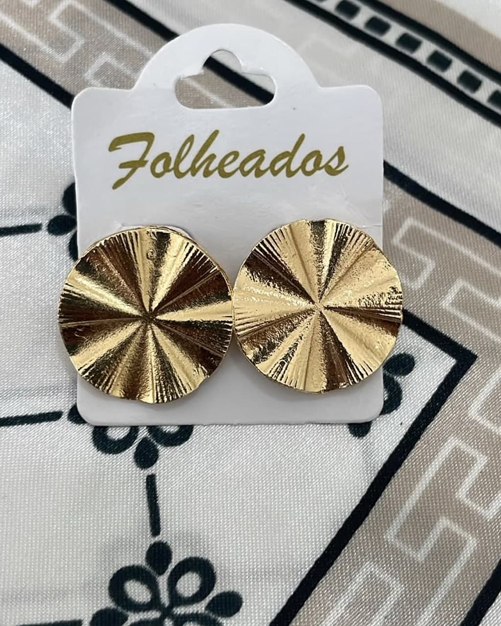 Brinco Dourado Disco Plissado