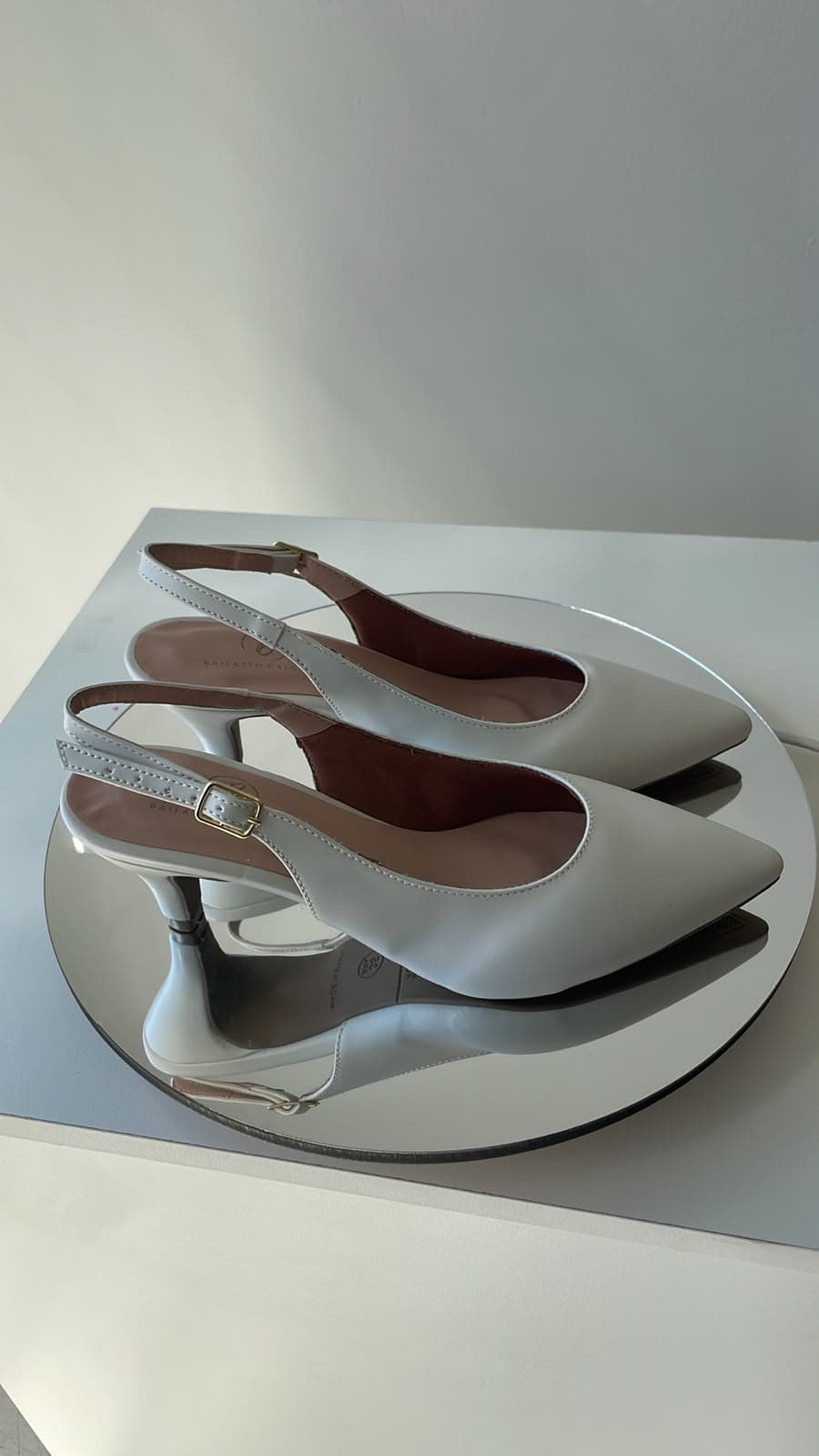 Scarpin Slingback Branco Bico Fino